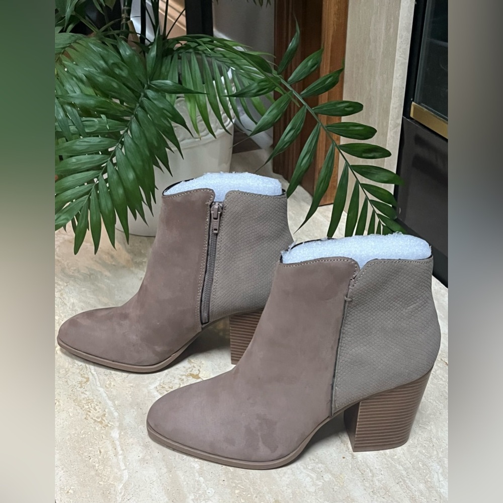 NWT Sun + Stone Women’s Gracey Faux Suede Booties - Picture 8 of 12